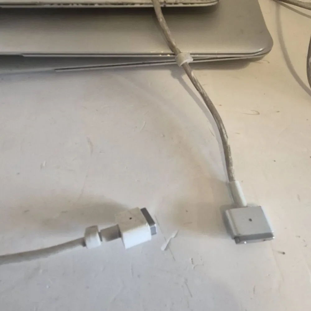 lot of 3 apple macbook air (Models: A1466, A1369, A1465)
